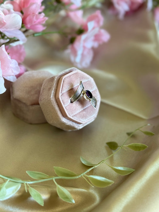 Amethyst ribbon twist ring sz 9