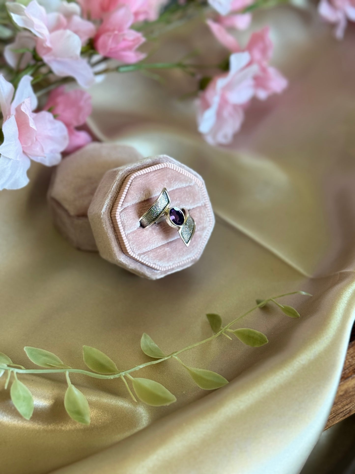 Amethyst ribbon twist ring sz 9