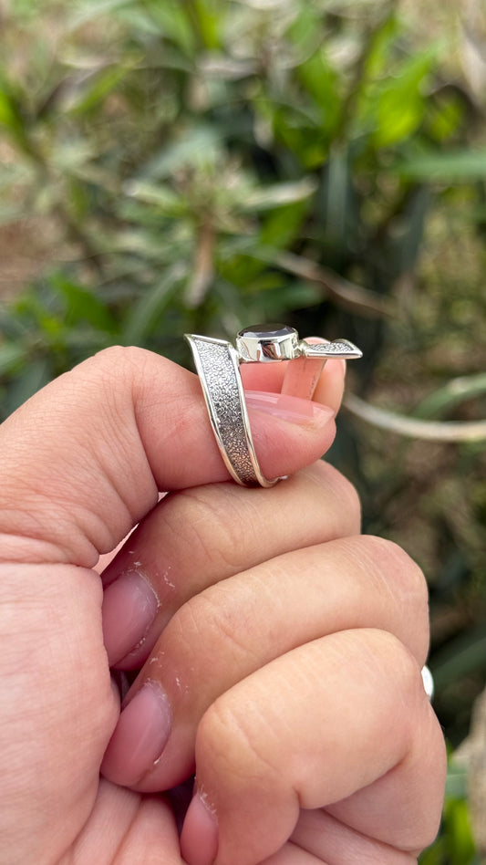 Amethyst ribbon twist ring sz 9