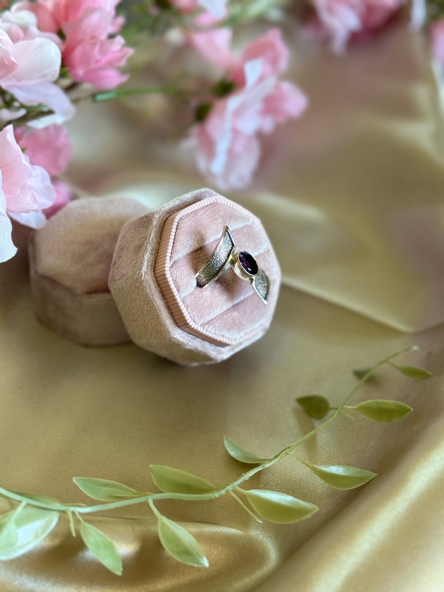 Amethyst ribbon twist ring sz 9