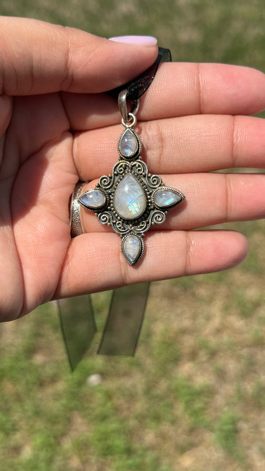 Moonstone quartet Pendent